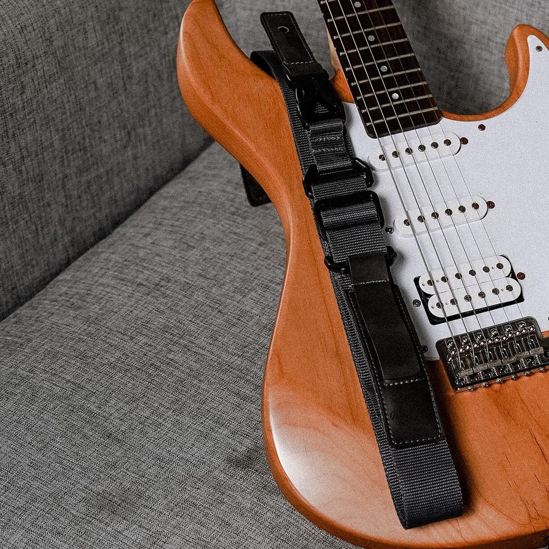 Dr. Case Nylon Slide Guitar Strap 使用情境