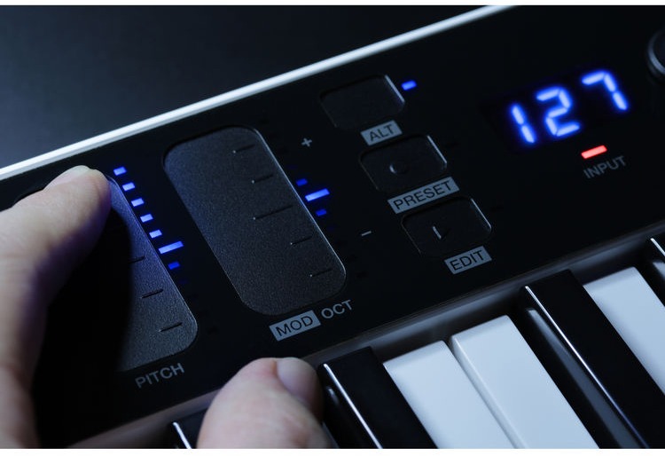 IK Multimedia iRig Keys I/O 25 細節展示