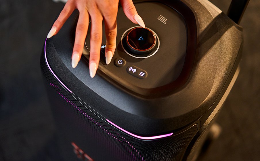 JBL PartyBox 330 Portable Bluetooth Party Speaker 使用情境