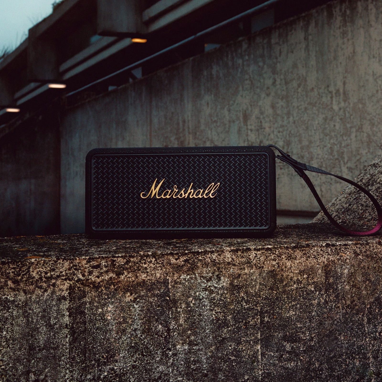 Marshall Middleton II Black and Brass 產品外觀
