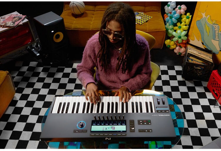 Native Instruments Komplete Kontrol S49 MK3 細節展示