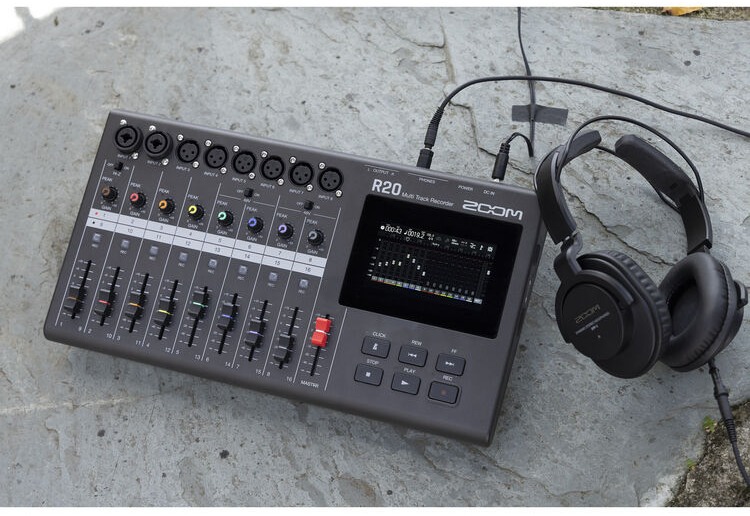 ZOOM R20 MultiTrak 配件展示