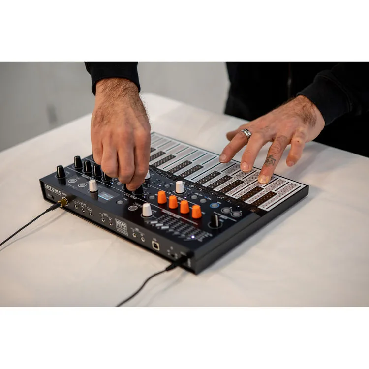 Arturia MicroFreak Stellar 配件展示